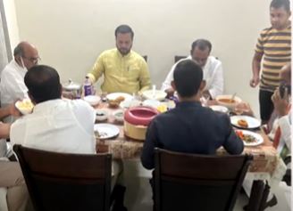  Mp Komatireddy Met With Ts Congress In-charge Thackeray-TeluguStop.com