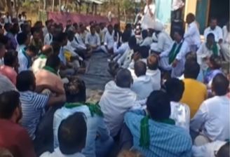  A Master Plan Is Raging In Kamareddy.. Farmer Suicide Attempt-TeluguStop.com