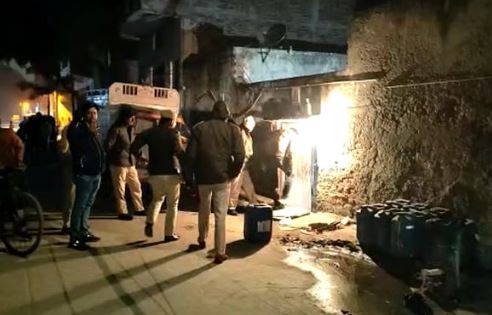  Delhi Special Police Raid At Bhalswa Dairy-TeluguStop.com