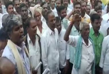  Tension At Kamareddy Municipal Office-TeluguStop.com