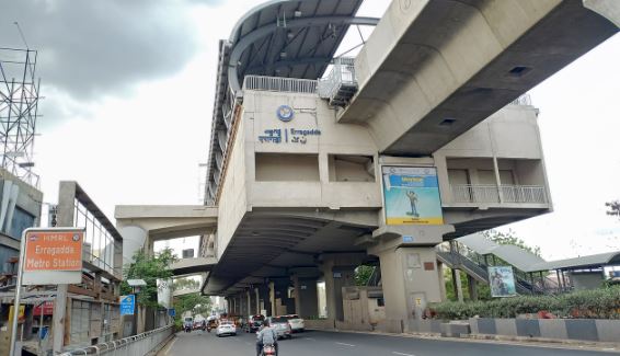  Woman Commits Suicide By Jumping From Erragadda Metro Station In Hyderabad-TeluguStop.com