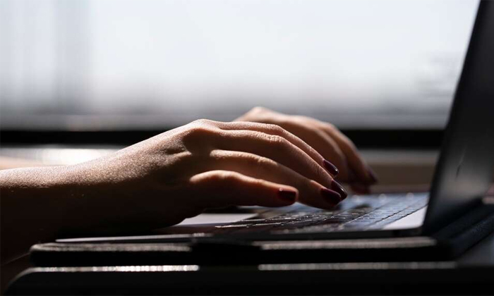  An Employee In Canada Who Was Caught Cheating At Work From Home Details, Work Fr-TeluguStop.com