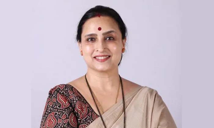 Telugu Bjpchitra, Bollywood, Bollywoodurfi, Chitra Wagh, Trolls, Urfi Javed-Movi