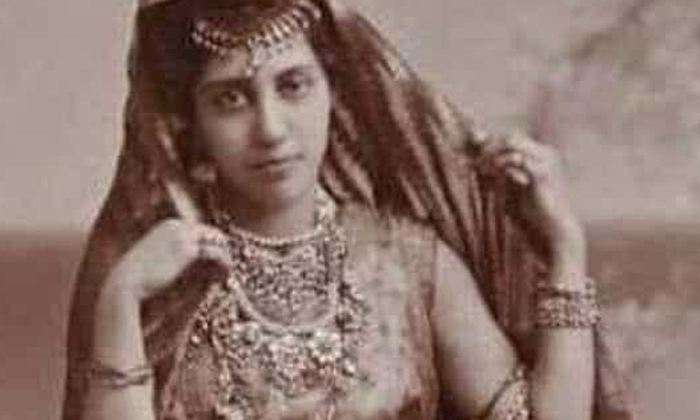 Telugu Blue Flak Award, Britishindian, Holland Park, Maharajaranjit, Princess So