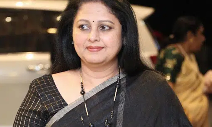  Funny Facts About Actress Jayasudha , Actress Jayasudha, Tollywood, Heroine, Vi-TeluguStop.com