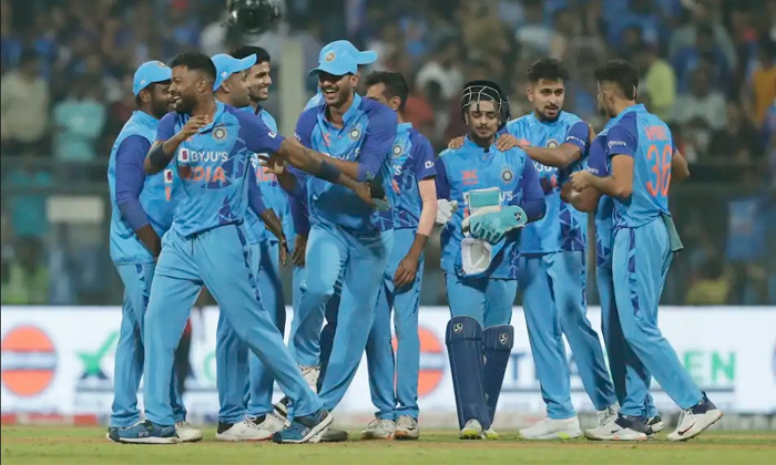  Ind Vs Sl 5 Records Broken In First T20i-TeluguStop.com