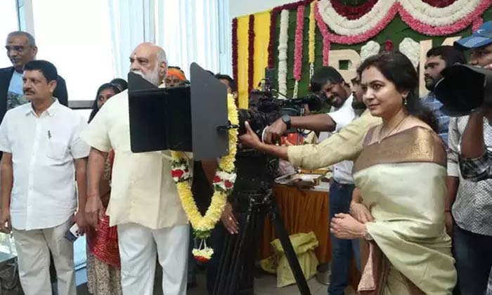  Singer Sunitha S Son Who Made His Debut As A Hero In Director Endar S Productio-TeluguStop.com
