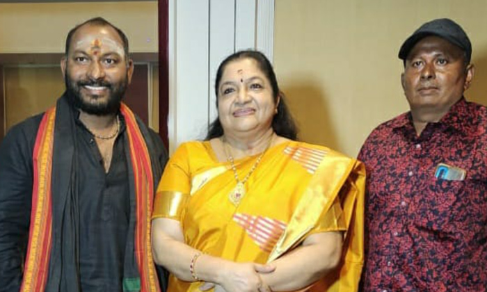  Mnr Arts Productions Oohaku Andanidi Movie Launched With Singer Chitra ,oohaku A-TeluguStop.com