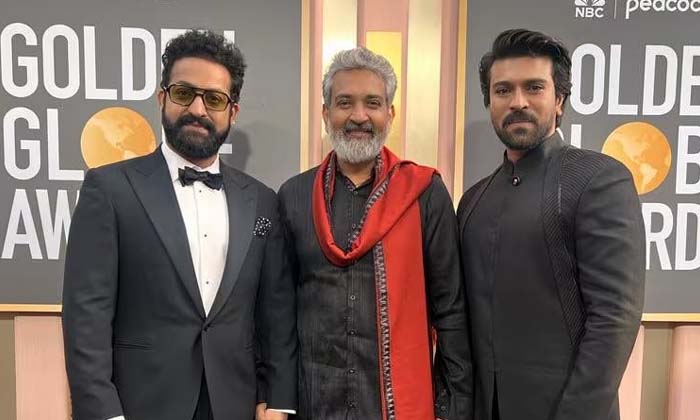  Rrr Family Pic Viral On Social Media , Rrr, Ram Charan, Rajamouli, Ntr, Social M-TeluguStop.com