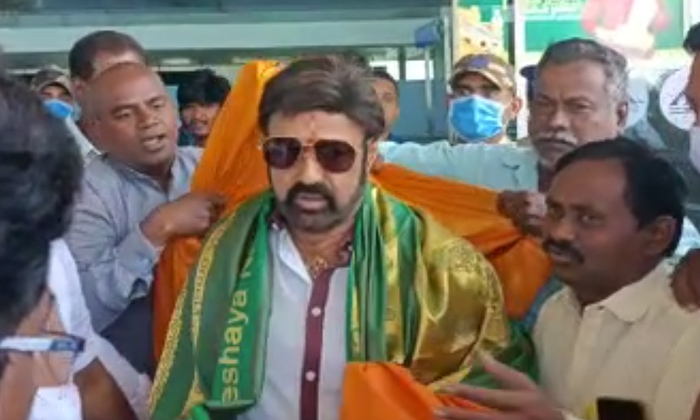  Nandamuri Balakrishna Gets Grand Welcome At Renigunta Airport,renigunta Airport,-TeluguStop.com