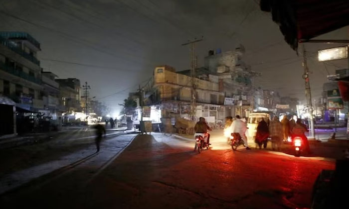  Pakistan's Power Crisis: Fromkarachi, Lahore To Islamabad... The Same Situation!-TeluguStop.com