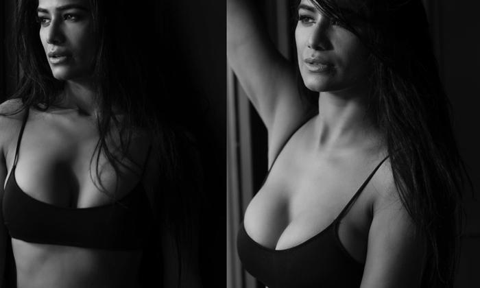  Poonam Pandey Atention With Glamour Show , Poonam Pandey, Black And Bold Poonam,-TeluguStop.com