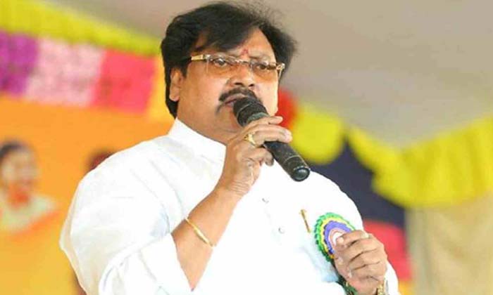  Tdp Fires On Ap Police , Ap Dgp, Ap Police, Nara Lokesh ,tdp , Varla Ramaiah,yuv-TeluguStop.com