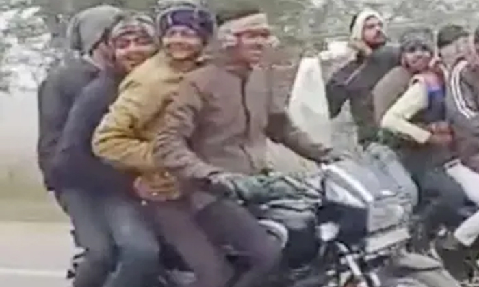  The Army Of Hooligans On Bikes The Policemen Who Are Telling The Truth , Up Po-TeluguStop.com