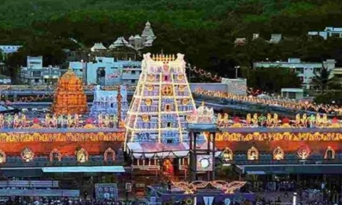  Tirumala Srivari Vaikuntha Darshan Begins Devotees Are Flocking In Large Numbers-TeluguStop.com