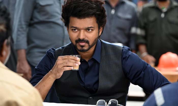  Vijay Varisu Box Office Collection Day 1 Details, Rashmika Mandanna, Vamsi Paidi-TeluguStop.com