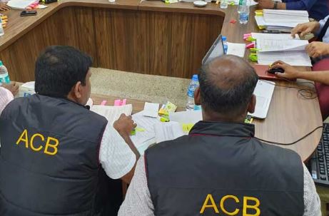  Adilabad Employment Officer In Acb Trap..!-TeluguStop.com