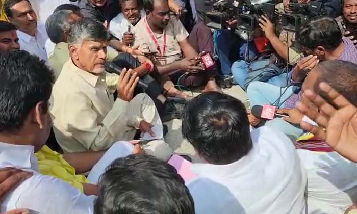  Tdp Chief Nara Chandrababu Naidu's Protest Against Police Restrictions , Nara Ch-TeluguStop.com