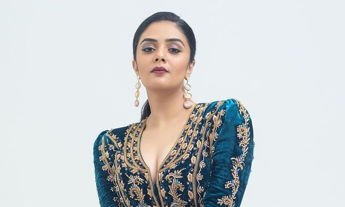  Anchor Sreemukhi Marriage With Boyfriend Rumors Viral-TeluguStop.com