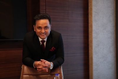  Best-selling Author Amish Tripathi Announces He's Getting Engaged-TeluguStop.com