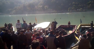 Braving Extreme Chill, Thousands Take Dip In Himachal Rivers Braving Extreme Chill, Thousands Take Dip In Himachal Rivers-TeluguStop.com