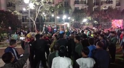  Brawl At New Year Party In Greater Noida After Women Forced For Selfies-TeluguStop.com