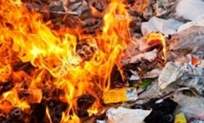  Burning Plastic Waste Worsens Pollution Situation In West Up-TeluguStop.com