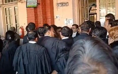  Calcutta Hc Ruckus: Justice Mantha Issues Contempt Rule, Files Suo Motu Petition-TeluguStop.com