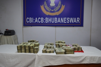  Cbi Recovers Rs 1.57 Cr Cash, 17 Kg Gold From Ex-railway Official (lead)-TeluguStop.com