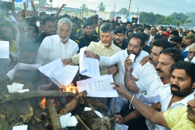 Chandrababu Burns Copies Of 'controversial' Go In Bhogi Fire-TeluguStop.com