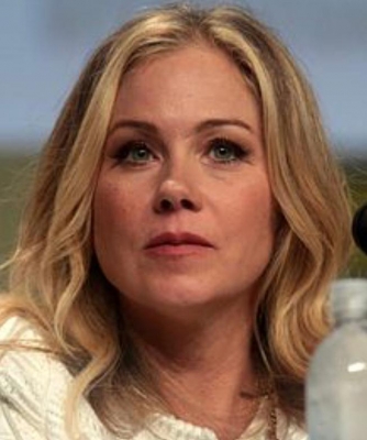 Christina Applegate Gets Tagged A Scammer In Her Dm Christina Applegate Gets Tagged A Scammer In Her Dm-TeluguStop.com