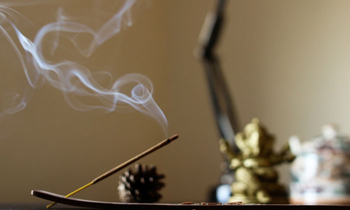  Don't Make These Mistakes While Putting Incense Before God ,incense ,  God , Dev-TeluguStop.com