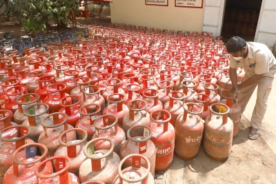  Dining Out To Be Costlier In New Year As Commercial Lpg Cylinder Price Hiked By-TeluguStop.com