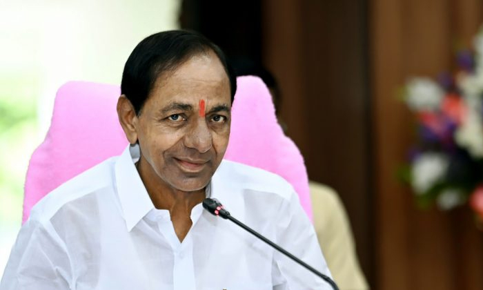 Telugu Bureaucratsjoin, Kcr-Political