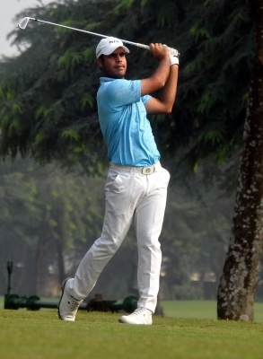  Golf: Three Players Share Lead As Sharma Misses Cut At Dubai Desert Classic-TeluguStop.com