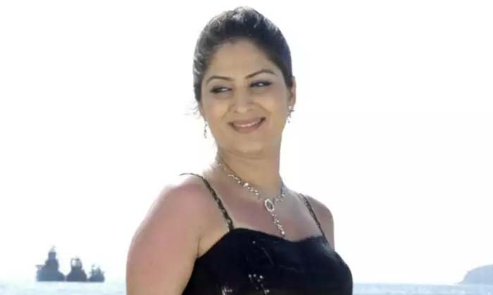  Gouri Munjal Latest Look Goes Viral In Social Media Details Here Goes Viral ,  G-TeluguStop.com