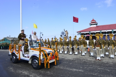  Himachal Governor Inspects Parade, Takes Salute-TeluguStop.com