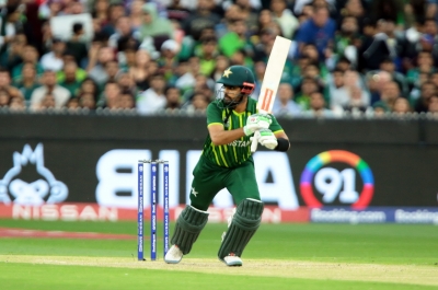  I Don't Think He Should Be Replaced, Says Inzamam Backing Babar Azam-TeluguStop.com