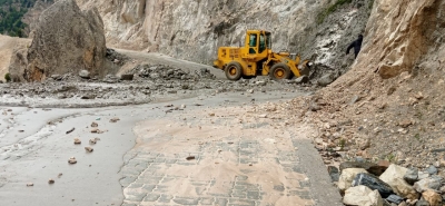  Jammu-srinagar Highway Blocked In Ramban-TeluguStop.com