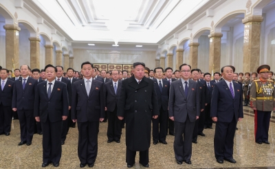 Kim Jong-un Visits Late Father's Mausoleum Kim Jong-un Visits Late Father's Mausoleum-TeluguStop.com