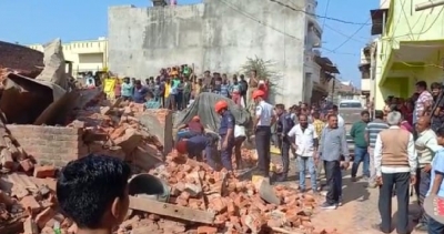  Labourer Killed, Another Injured In Guj House Collapse-TeluguStop.com