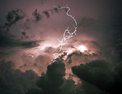  Lightning Strikes Killed 63 In Cambodia Last Year, Down 24%-TeluguStop.com