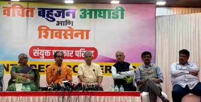  Maha: Thackeray-ambedkar ‘unite’ Forces To Give Political Jitters-TeluguStop.com