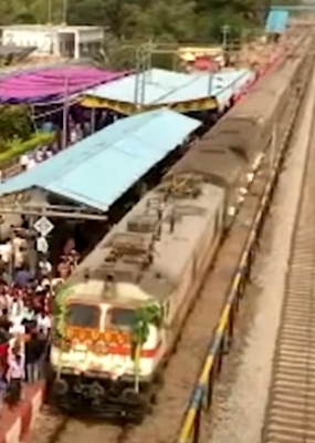  Major Train Accident Averted In Bengal's Howrah District-TeluguStop.com