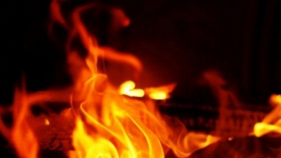  Masked Men Set Fire To House In Delhi-TeluguStop.com