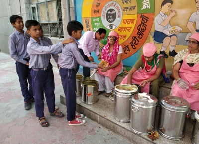  Mid-day Meal Scheme In West Bengal Now Under Centre's Scanner-TeluguStop.com