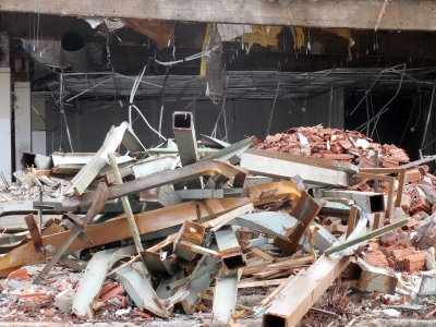  Minor Girl Killed By Falling Debris Of Under-construction Tower In Mumbai-TeluguStop.com