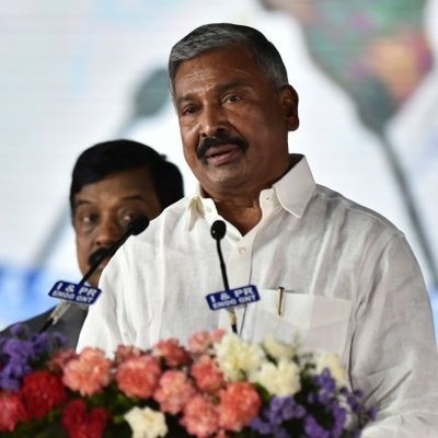  Narrow Escape For Andhra Minister, Mp-TeluguStop.com