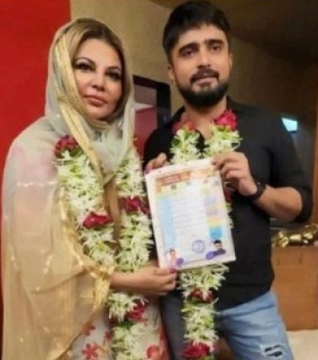  Pics Of Rakhi Sawant, Adil Khan's 'court Wedding' Go Viral-TeluguStop.com