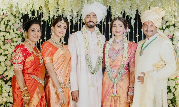  Pooja Hegde Brother Rishab Hegde Marriage Pics Goes Viral In Social Media Detail-TeluguStop.com